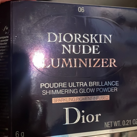 Dior highlighter with brush and makeup bag - Picture 2 of 9